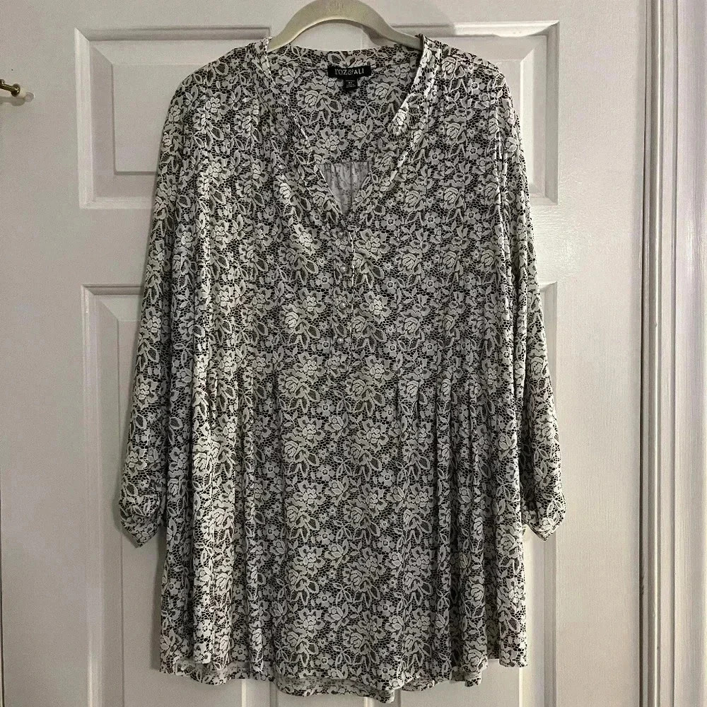 Roz & Ali 3x White lace and black top